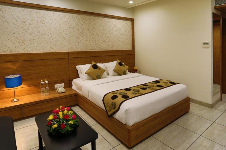 Grand Kailash Hotel Aurangābād Extérieur photo