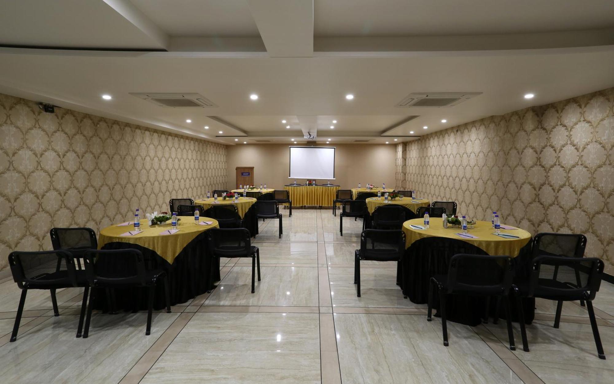 Grand Kailash Hotel Aurangābād Extérieur photo