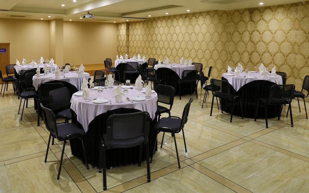 Grand Kailash Hotel Aurangābād Extérieur photo
