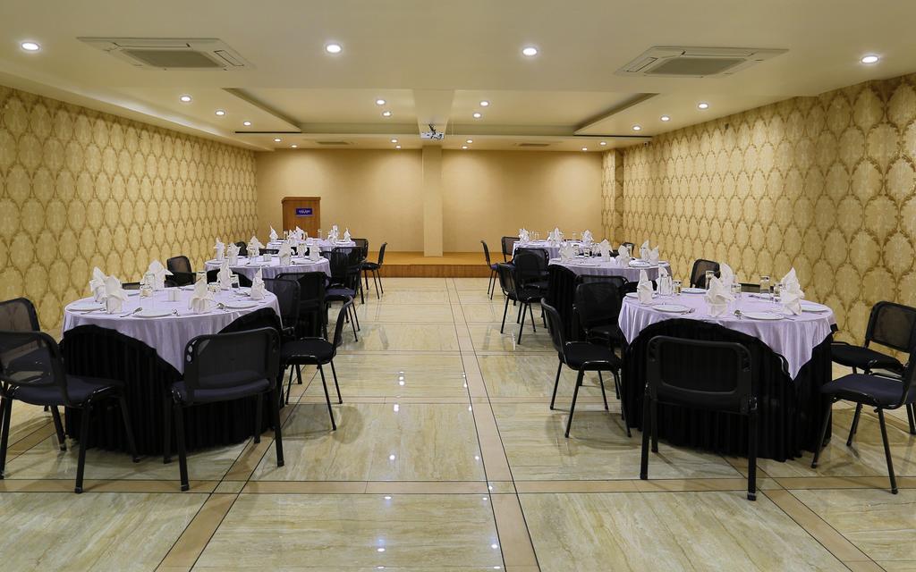 Grand Kailash Hotel Aurangābād Extérieur photo